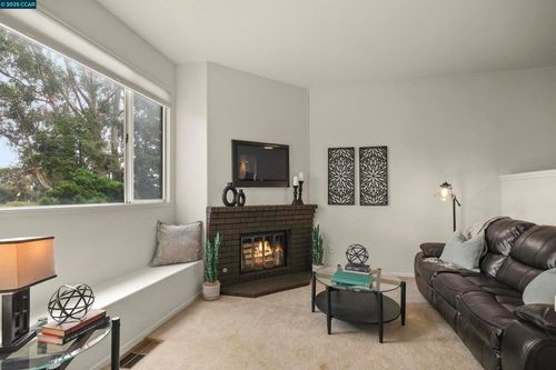 122 Vista Hermosa, Walnut Creek, CA, 94597 | Card Image
