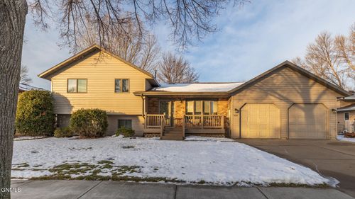 1620 Wichita Dr, Bismarck, ND, 58504-6413 | Card Image