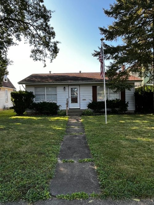 211 E Erie St, Spring Valley, IL, 61362-2137 | Card Image