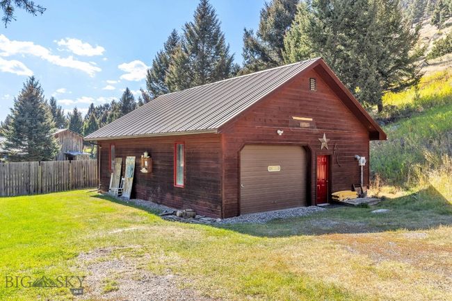 486 Jardine Rd, House other with 3 bedrooms, 2 bathrooms and null parking in Gardiner MT | Image 31