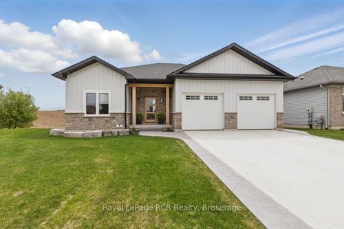 13 Jonathan Cres, Mildmay, ON, N0G2J0 | Card Image