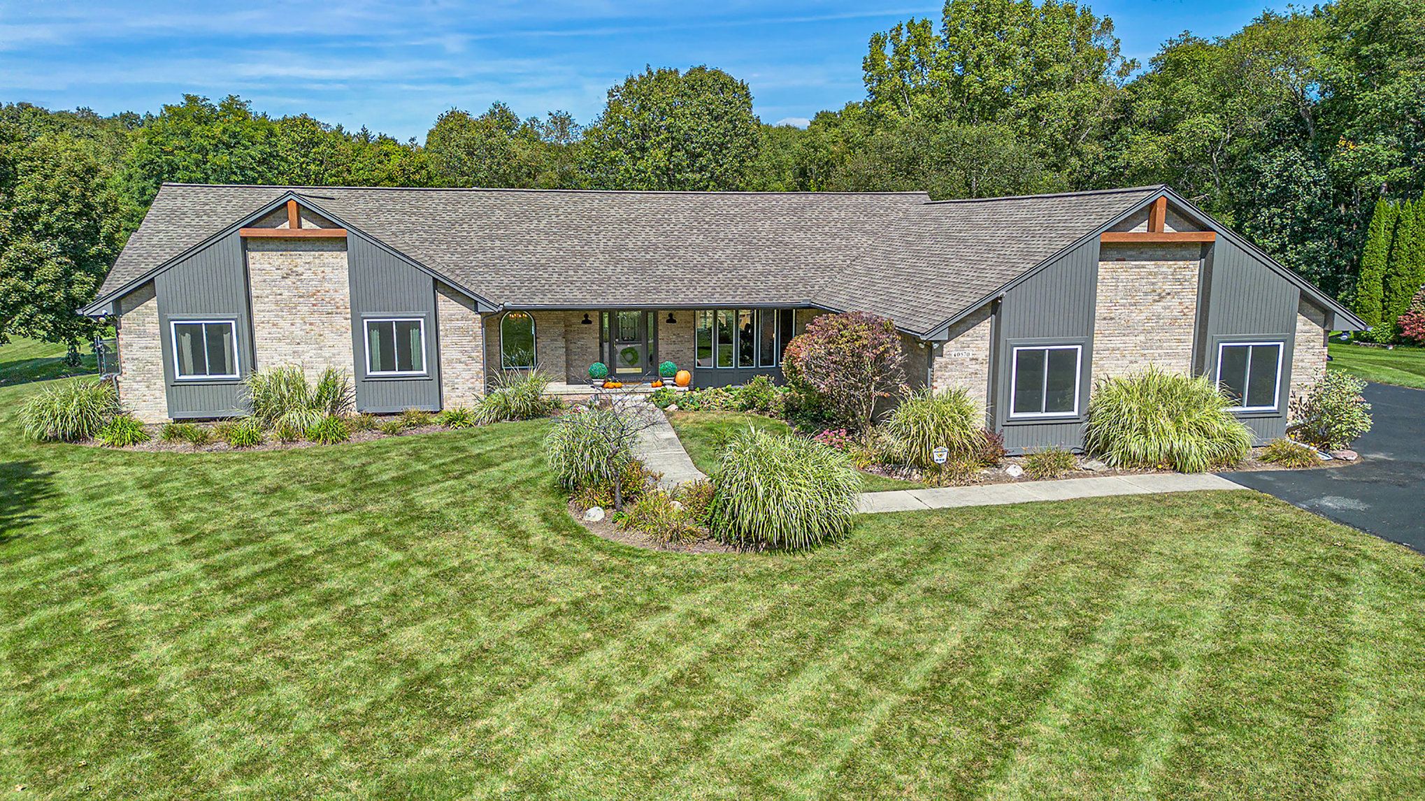 Cedar Valley Dr, Davisburg, MI 48350