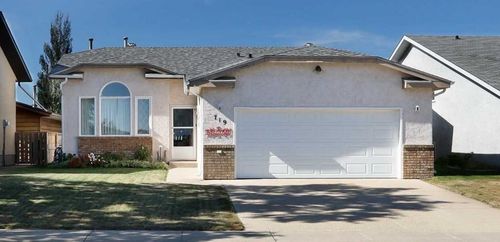 719 Parkland Drive E, Brooks, AB, T1R0M3 | Card Image