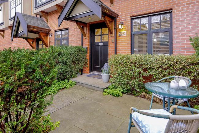 958 W 15 Th Avenue, Townhouse with 3 bedrooms, 2 bathrooms and 1 parking in Vancouver BC | Image 1
