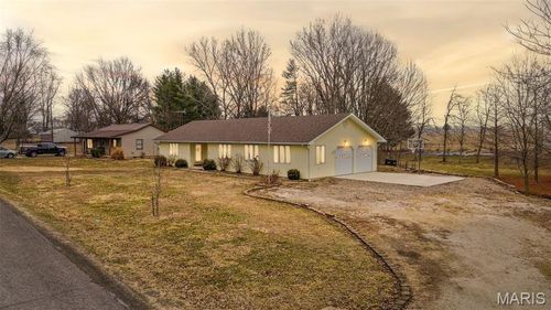 1140 Brooklane Dr, Carrollton, IL, 62016-1601 | Card Image