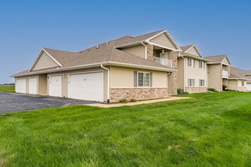 202-420 E Franklin St, Eldridge, IA, 52748-1146 | Card Image