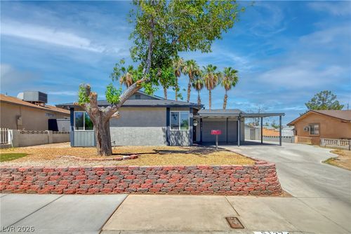 5137 Rappahanock St, Las Vegas, NV, 89122-7016 | Card Image