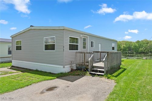 4765 Valley Hills Dr, Ravenna, OH, 44266-9328 | Card Image