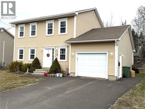 80 Blanchard Crt, Fredericton, NB, E3G3X2 | Card Image