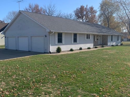 711 N West St, Le Roy, IL, 61752-1170 | Card Image