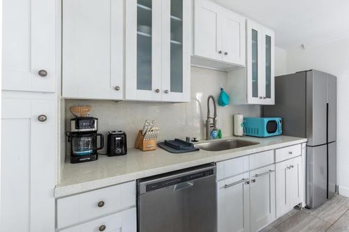 e-8529 Villa La Jolla Dr, La Jolla, CA, 92037 | Card Image