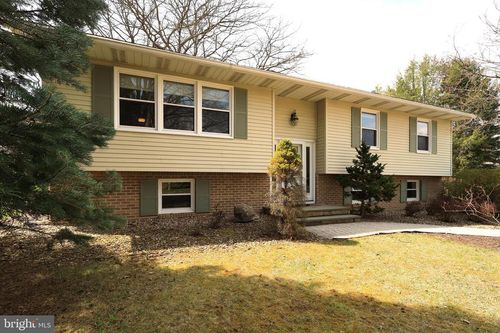 915 Bayberry Dr, STATE COLLEGE, PA, 16801-4204 | Card Image