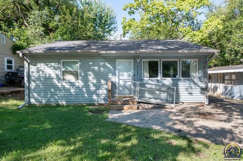 3117 Se Dupont St, Topeka, KS, 66605-2858 | Card Image