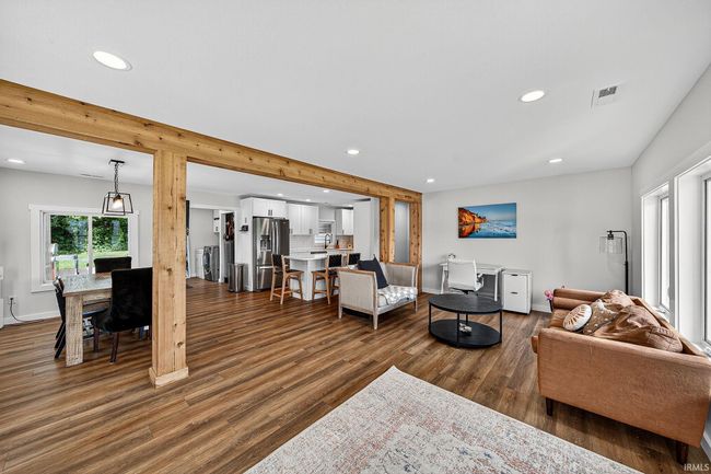 9061 E Hatchery Rd, House other with 3 bedrooms, 2 bathrooms and null parking in Syracuse IN | Image 9