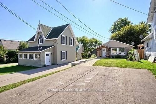 194/198 Brock St W, Uxbridge, ON, L9P1E9 | Card Image