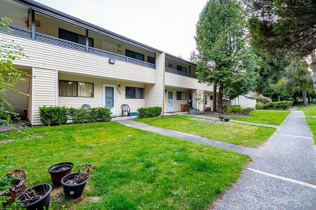 5588 Broadway, Townhouse with 2 bedrooms, 1 bathrooms and 1 parking in Burnaby BC | Image 1