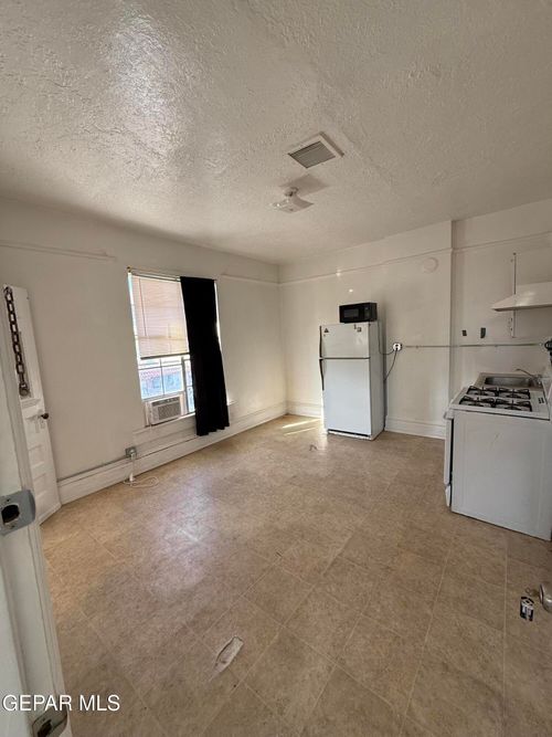 3-1526 E Yandell Dr, El Paso, TX, 79902-5608 | Card Image
