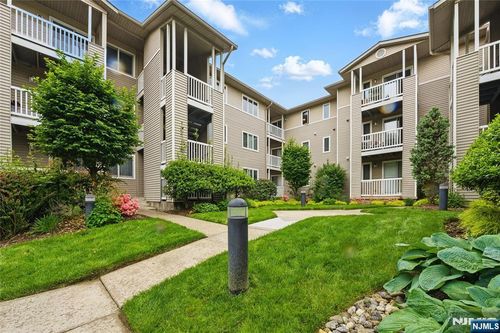 223 Orchard Park, Allendale, NJ, 07401-1746 | Card Image