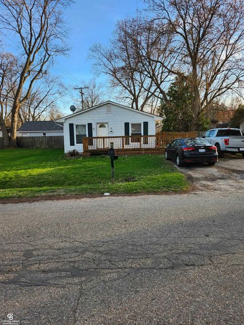 905 Liberty St, Algonac, MI, 48001-1228 | Card Image