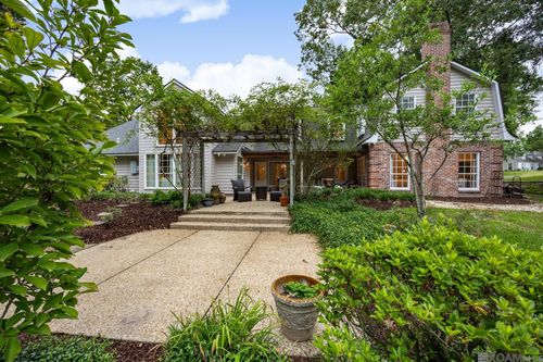 931 Woodstone Dr, Baton Rouge, LA, 70808-5169 | Card Image