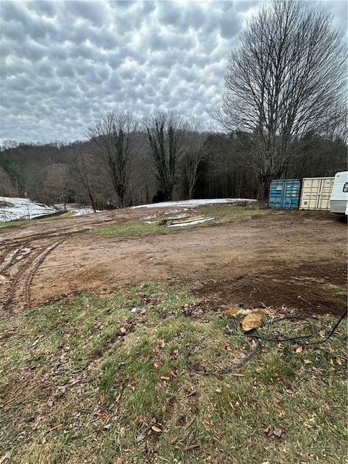 45 Windy Hollow Ln, Newland, NC, 28657-9720 | Card Image