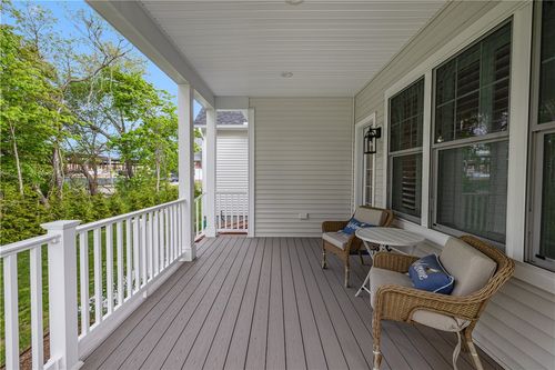 124 Oak St, South Kingstown, RI, 02879-3314 | Card Image