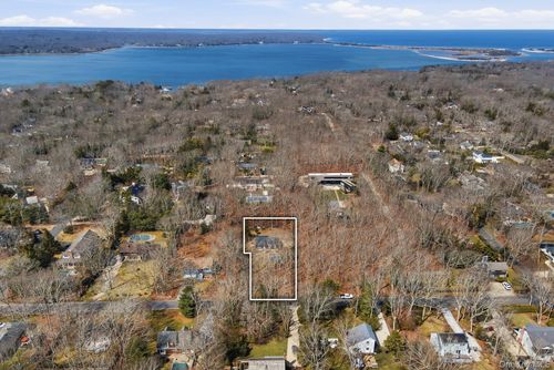 9 Clinton St, East Hampton, NY, 11937-1750 | Card Image