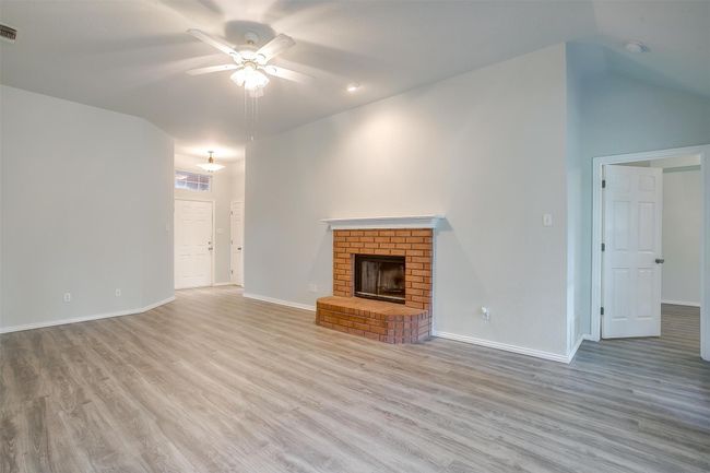 692 High Crest Dr, House other with 3 bedrooms, 2 bathrooms and null parking in Azle TX | Image 10