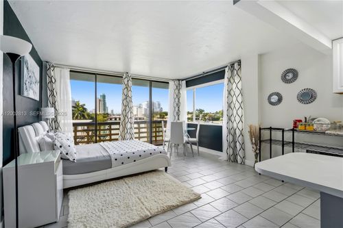 317-6484 Indian Creek Dr, Miami Beach, FL, 33141 | Card Image
