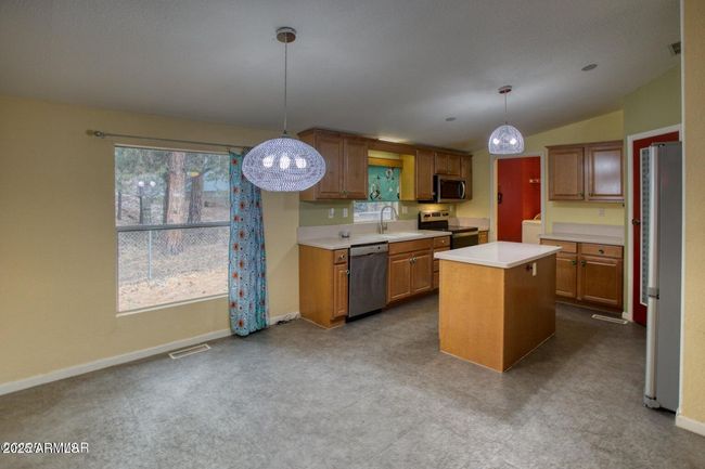 241 Timber Ridge Loop, House other with 3 bedrooms, 2 bathrooms and null parking in Show Low AZ | Image 7