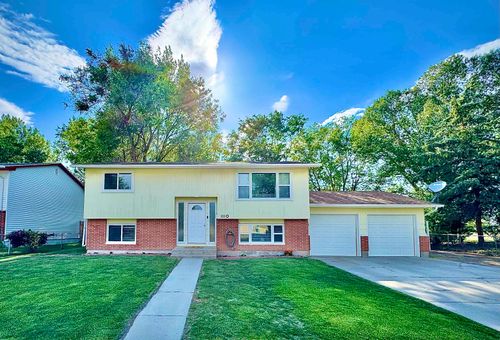 1110 Westview Dr, Riverton, WY, 82501-2651 | Card Image