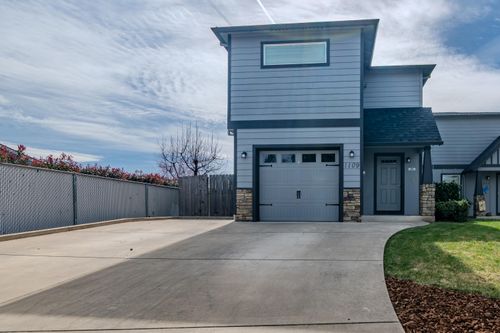 1109 Peachwood Court, Medford, OR, 97501 | Card Image