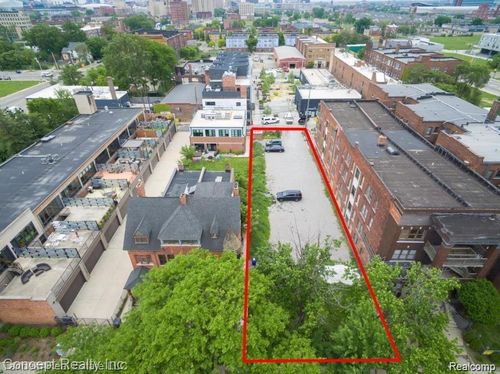 655 W Alexandrine St, Detroit, MI, 48201-1633 | Card Image