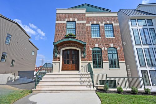 2934 Three Oaks Lane, Cincinnati, OH, 45209 | Card Image
