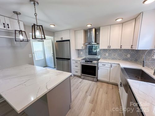 7812 Highbanks Ct, Charlotte, NC, 28212-6550 | Card Image