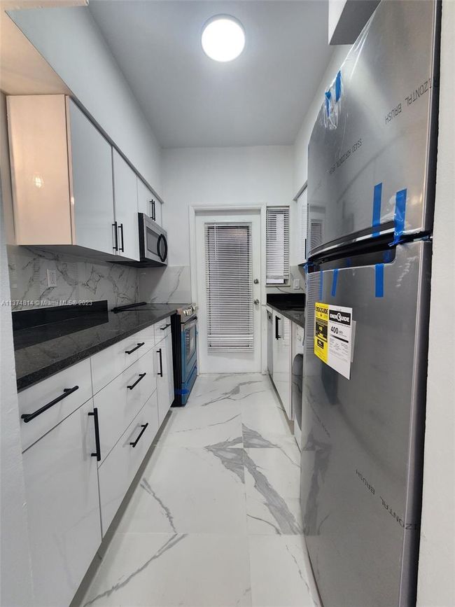 205 - 2101 Normandy Dr, Condo with 1 bedrooms, 1 bathrooms and null parking in Miami Beach FL | Image 12