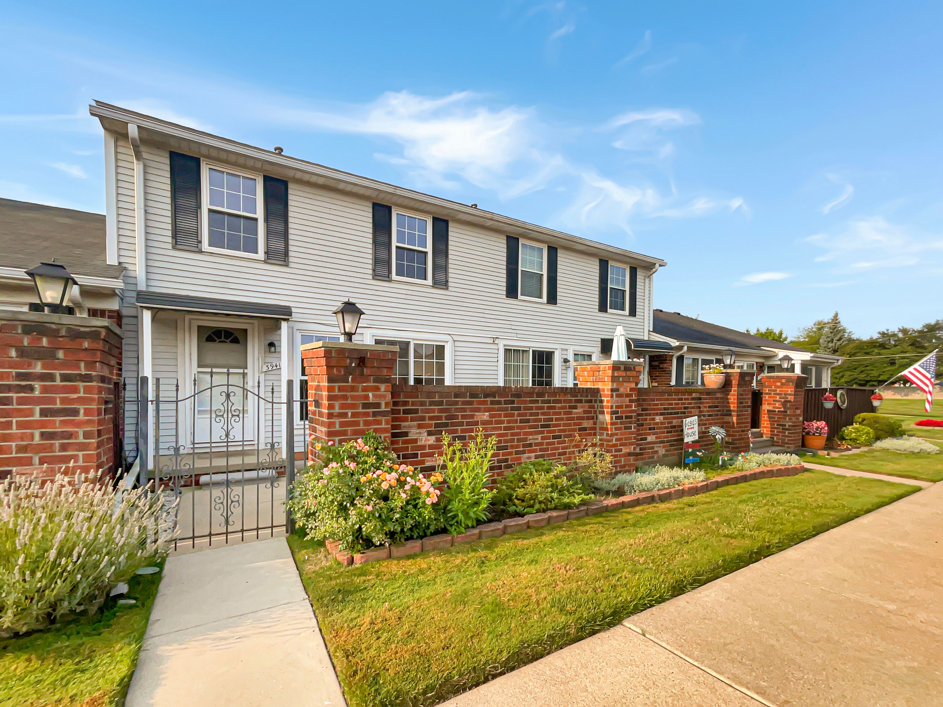 Heatherheath Dr, Clinton Township, MI 48038