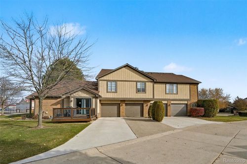 2-107 Meadow Lane Cir, Rochester Hills, MI, 48307-3066 | Card Image