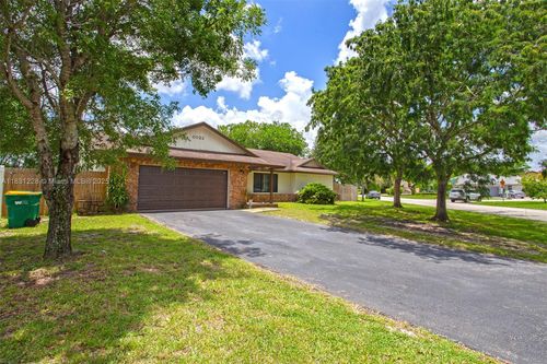 8022 Nw 84th Ter, Tamarac, FL, 33321-1633 | Card Image