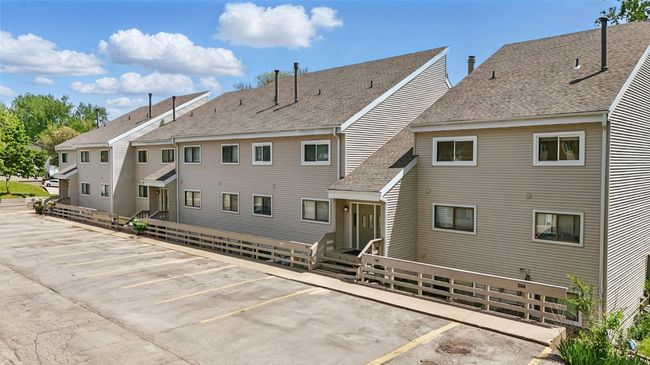 APT-304 - 215 40 Th Street Dr, Condo with 3 bedrooms, 2 bathrooms and null parking in Cedar Rapids IA | Image 36