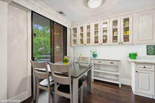 UNIT-103E - 125 Acacia Cir, Condo with 3 bedrooms, 3 bathrooms and 74 parking in Indian Head Park IL | Image 5
