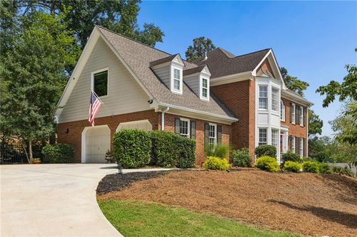 8850 Willowbrae Ln, Roswell, GA, 30076-3571 | Card Image