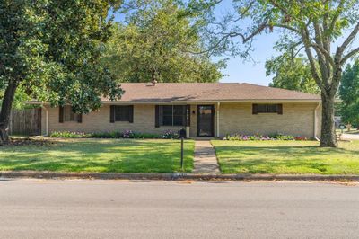 410 Lee Street, House other with 3 bedrooms, 2 bathrooms and null parking in Sulphur Springs TX | Image 3