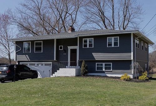 40 Orchard Dr, Big Flats, NY, 14814-7905 | Card Image