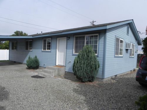 211 W 1st Ave, Granger, WA, 98932-9301 | Card Image