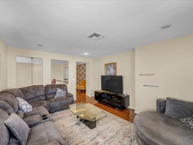Large Bonus Room Upstairs | Image 35