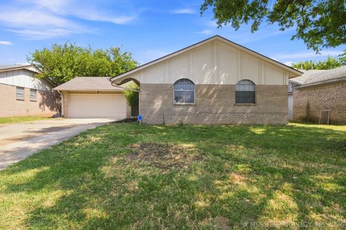 9021 56th St, Tulsa, OK, 74145-7920 | Card Image