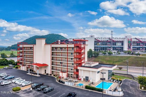 1105-210 Raceday Center Dr, Bristol, TN, 37620-1569 | Card Image