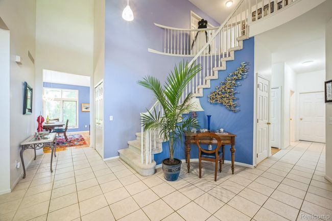 08_38049_Lantern_Hill_Ct_Farmington_Hills_MI_48331_USA-Living_room-194376_SEP-01.jpg | Image 7