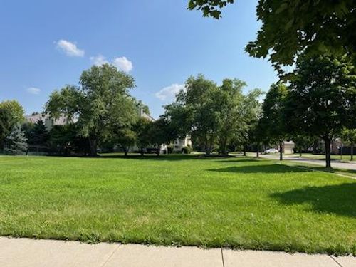 1251 Lansbrook Dr, South Elgin, IL, 60177-3727 | Card Image